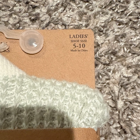 FREE in bundle NWT BearPaw Cream and Light Green Knit Crew Socks - Picture 2 of 6